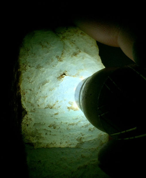 邮票年册|翡翠原石中出现断口的是好是坏？我们该如何判断？