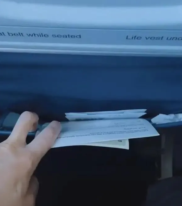 GirlDaily “不要在飞机上吃这些东西!”美国前空姐一个曝光视频,网友们彻底惊了