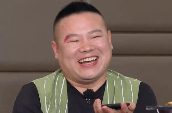 蔡明|邓伦模仿岳云鹏给蔡明打电话，暴露了岳云鹏在喜剧圈里的真正地位