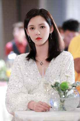 李沁|盘点娱乐圈的猫系女星，慵懒与风情感并存，也太撩人了吧