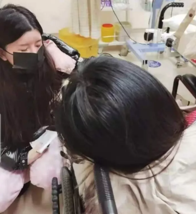 By2|by2双胞胎的俩姑娘，一路走来也挺不容易的