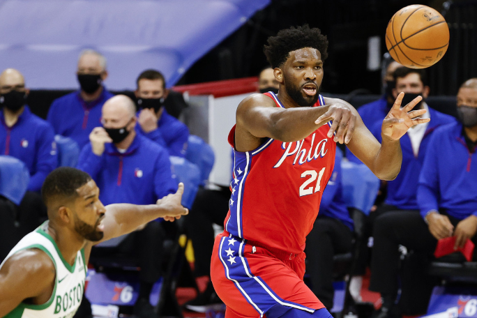 乔尔·恩比德|神仙打架！恩比德轰38分，霍华德变篮板怪兽，布朗空砍42分难救主