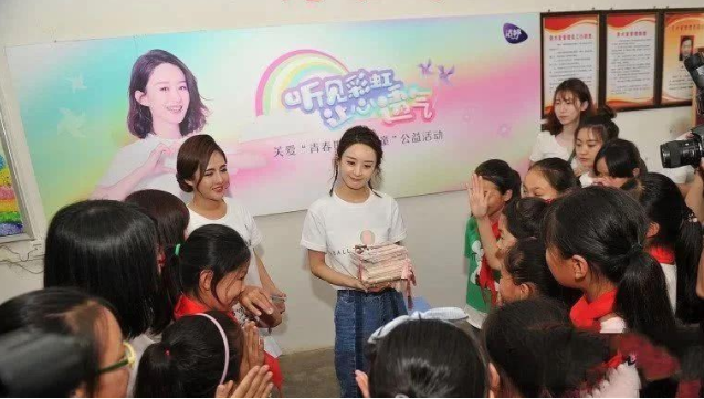 赵丽颖|赵丽颖曾经穿婚纱也太美了吧，24岁的她脸上难掩羞涩，网友：好喜欢