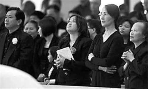 温州 耶鲁女博士离奇消失5天，婚礼当天遗体被发现，被凶手塞在墙壁里