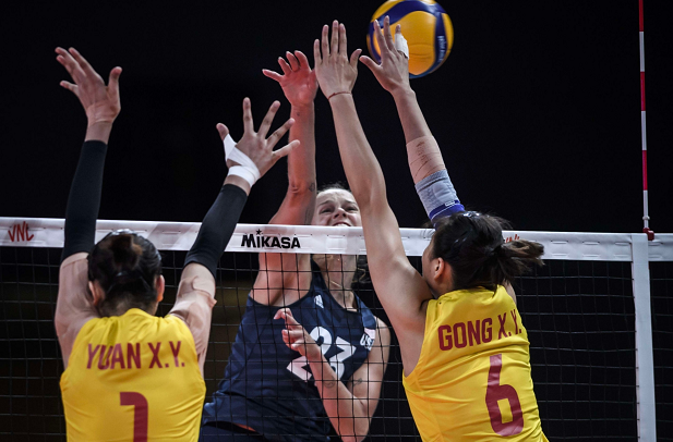 美国队|7连胜收官！中国女排3-0送美国队首败，终结对手14连胜纪录