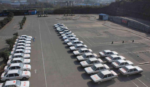 驾照 驾校集体涨价，涨幅达千元，驾校称不愿报别强求