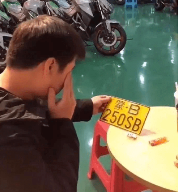 米饭|“我都穿成这样去相亲了，男生就带我吃这个，是不是太小气了？”哈哈哈