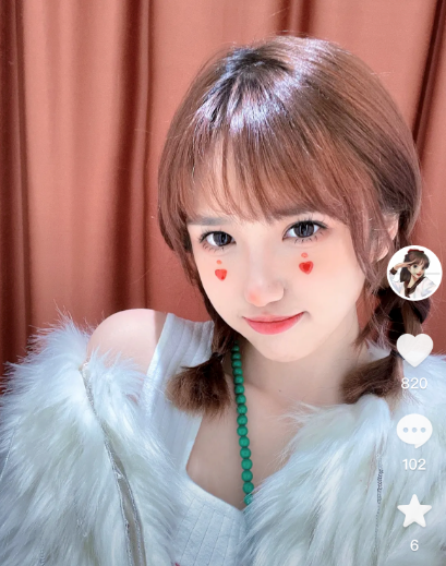 虎牙|大菠萝的地位不保？CSGO美女主播暴暴熊入驻虎牙兑现黑丝首秀