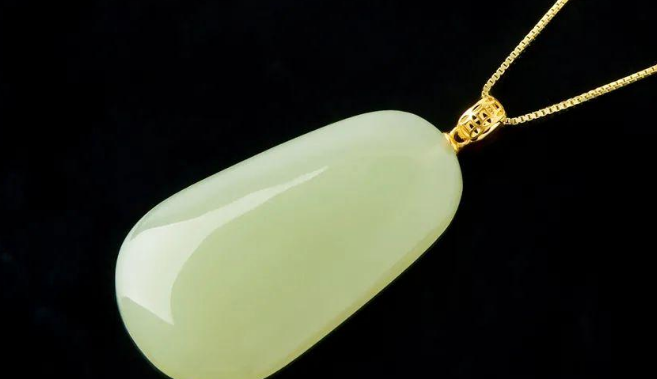 |盘玉是玩和田玉的重要环节,人养玉三年,如何正确养和田玉?