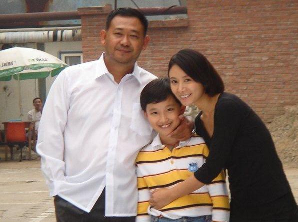 姜武|看到姜文与姜武的妻子，就知道兄弟俩的品味差距有多大！