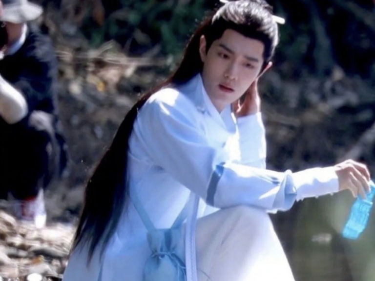 肖战|《玉骨遥》官方再发剧照，看来肖战这部剧马上要播出了啊！