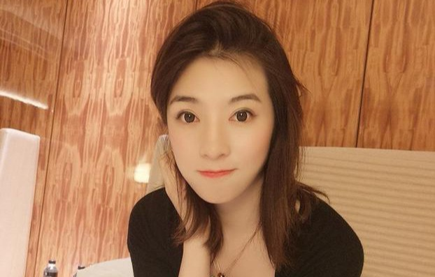 十三盼说财经 又一女富豪崛起，23岁“临危受命”继承父业，掌控上亿资本