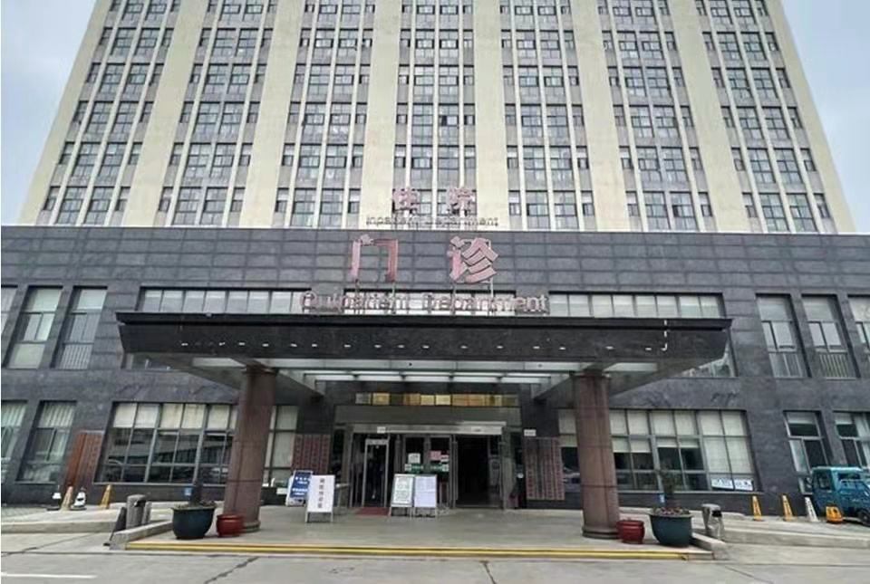 江苏常州一19岁女生去医院体检拍X光,居然被男医生要求脱掉全部上衣,行为太令人不耻