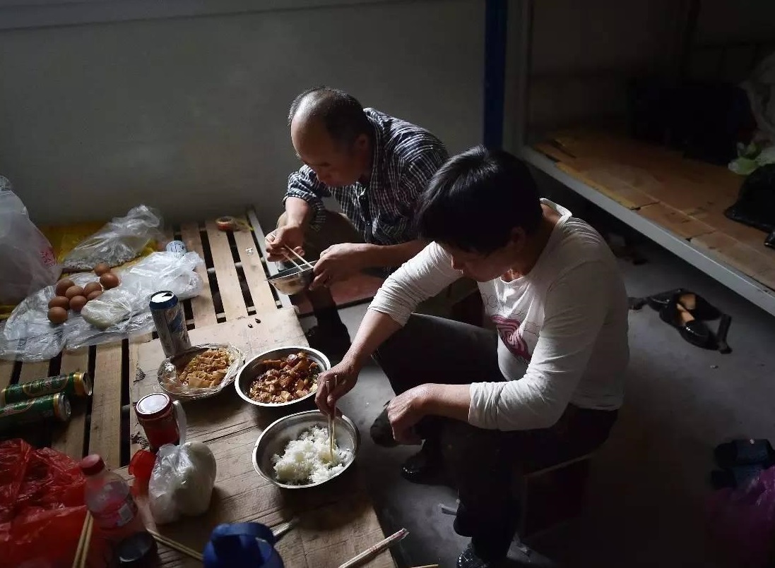 排毒|35岁女子胃癌离世，丈夫哭成泪人，医生：炒菜常炒“它”，再好的胃也难扛