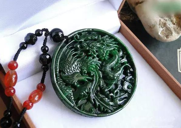 翡翠|翡翠的种类很丰富,干青种和铁龙生完全不同,千万别弄混了