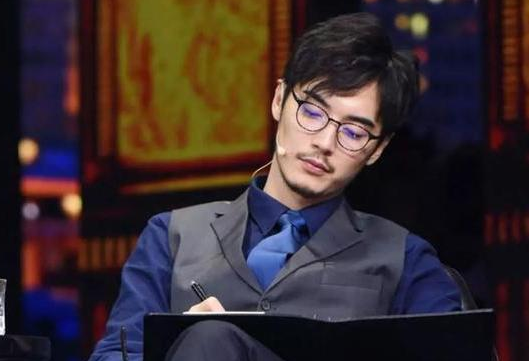 金世佳|1米89的身高，可甜可盐的颜值，出色的演技他就是金世佳