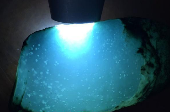 翡翠|缅甸商家原来这样给翡翠原石分类,最高级的一类每年产量不足1%!