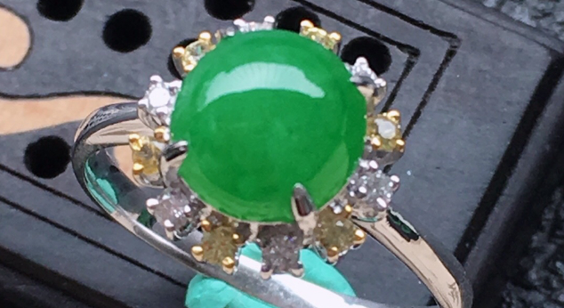 沈梦辰录制综艺节目，暴露家里豪华装修，更有奢华翡翠戒指！