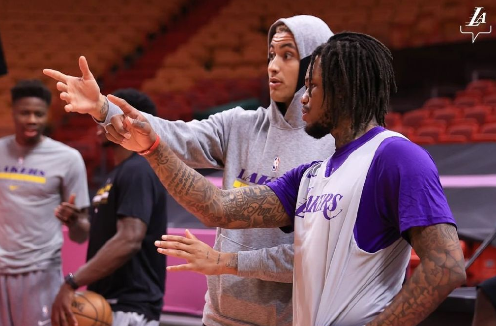 湖人隊|湖人逆轉(zhuǎn)13分！新援麥克勒莫首秀，波普三叉戟轟36分，巴特勒11分