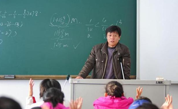 胃病|?卫生组织呼吁：停止使用“1热水壶”，或是胃病“加速器”，尽早扔