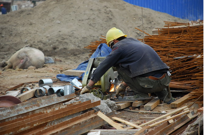 胃癌|喝一次胜似10斤辣椒，54岁民工胃癌离世，医生：1“水”常喝相当于“自残”