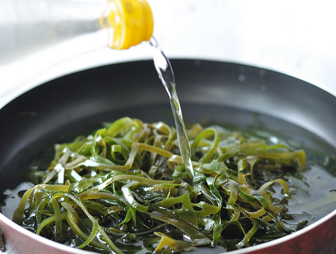 甲状腺|转告家人：这种“粗粮”吃不得，比烟酒还毁甲状腺，赶紧扔