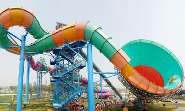 麦麦的平凡 北京一幢烂尾楼,摇身一变成乐园,如今游客云集