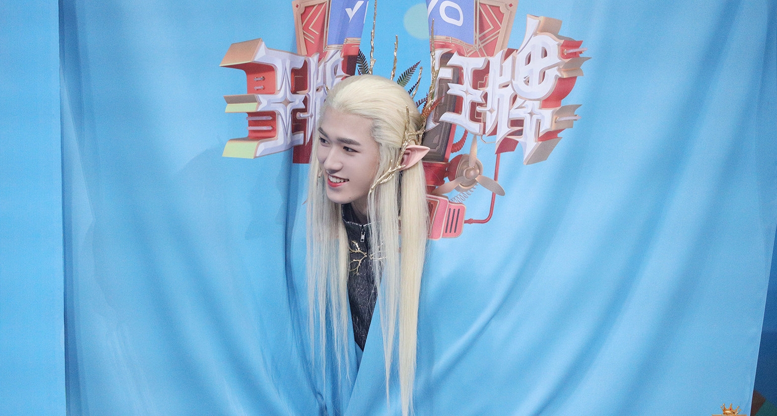 王一博|宋亚轩和王一博cos精灵王子，看到王一博的眼睛，才明白宋亚轩输哪了