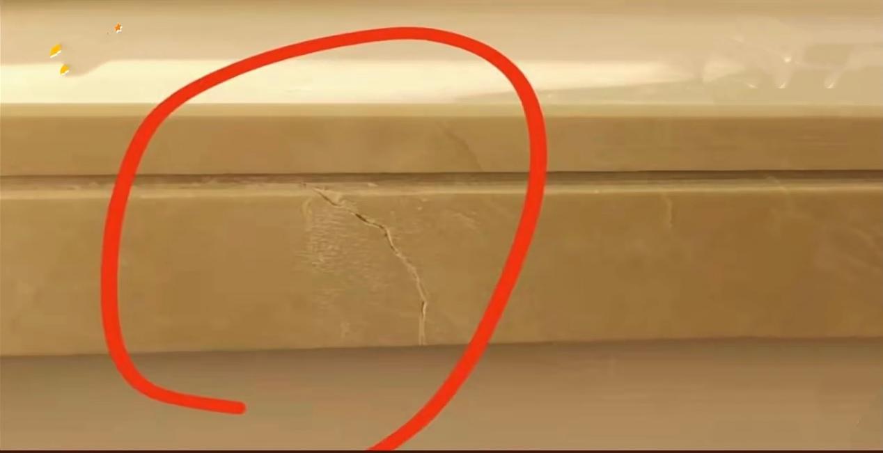 小贾侃侃侃 收房时发现问题，维修后主卧出现排泄物