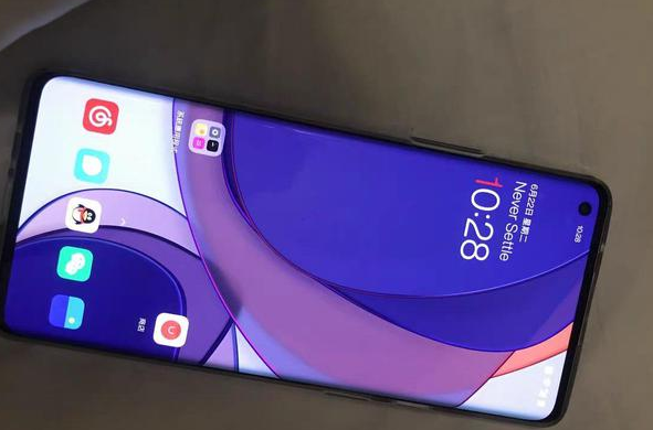 雷三趣说|一加8Pro价格下跌严重,是OPPO品牌的一部分,颜值和流畅度都非常出彩