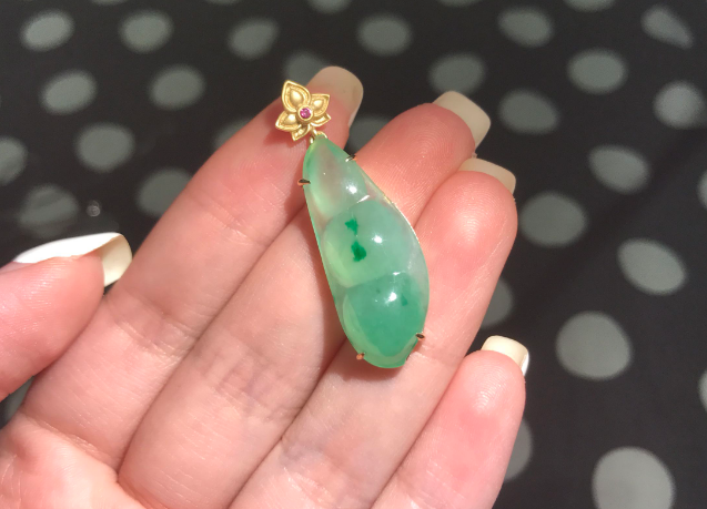 翡翠|翡翠饰品的水分很重要，要好好的对它进行养护，才能让它变得更好