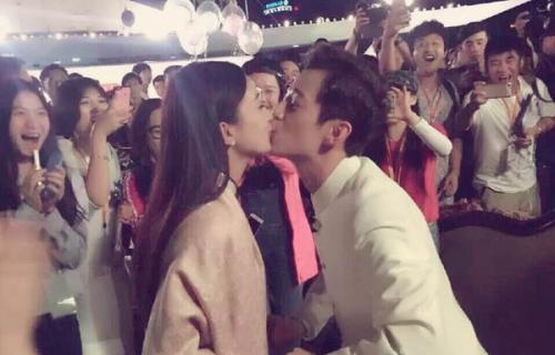 何炅|出道二十多年,46岁的何炅至今单身?看到他的三段情史,我闭嘴了