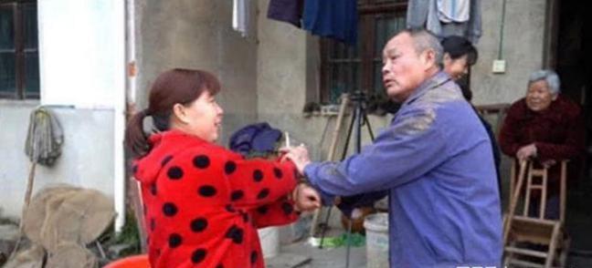 脑梗|3种食物,被称为脑梗“催化剂”,医生:若你爱吃,血液早已粘稠如粥