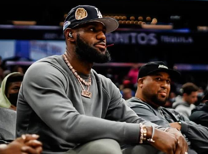 沃格爾|湖人贏球后，老詹刷新紀錄并發(fā)聲，濃眉抱怨太累，沃格爾盛贊老詹