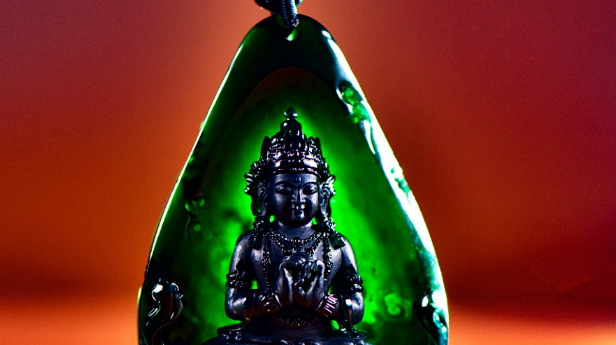 翡翠|素面翡翠和镶嵌的区别是什么？很多人都不清楚，到底应如何去选