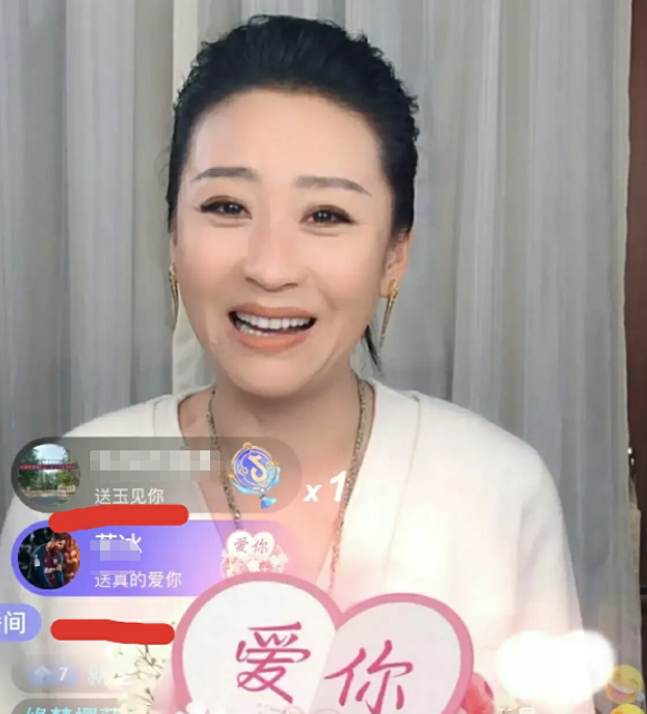 苗圃|内娱唯一会开飞机的女明星，苗圃开直播被误认为捞金，当场翻脸