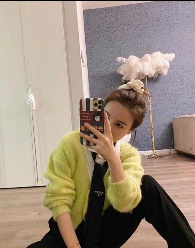 穿衣搭配|吴昕真的越来越会穿，通过简约穿搭，时尚感飙升