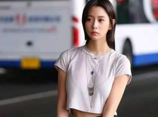 李成敏|李成敏身材好到太完美了，当她穿上无痕裤，双腿就像是开了美颜