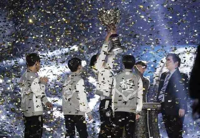 魔兽争霸3|继FPX后，又一家冠军队伍宣布解散了