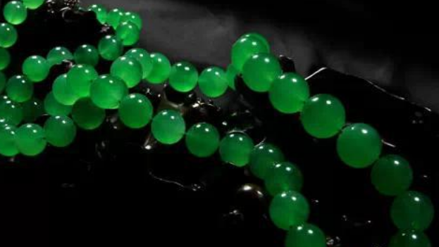 翡翠|来看看佩戴翡翠的讲究，开过光的一定要注意，若是没有可以忽略