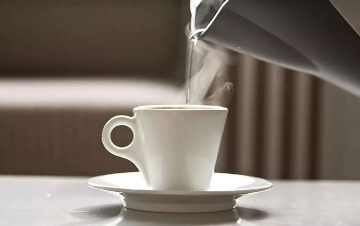 医生|吃一次等于10袋盐，很多人吃上瘾，医生怒斥：无知，都是自毁甲状腺