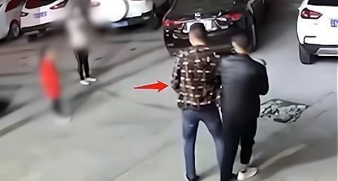 阿斌旳糖果屋 妻子被人调戏，丈夫阻止反遭追砍：男人履行职责，法律降下正义