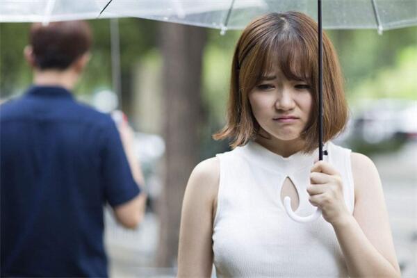 连衣裙 你太胖了你要减肥，这样我带你出去有面子，挑剔正在摧毁你的爱情？