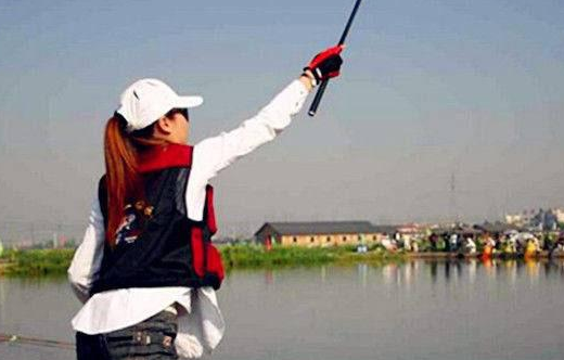 |老钓手分享正确，实用的竞技台钓的抛竿方法——盛世三渔