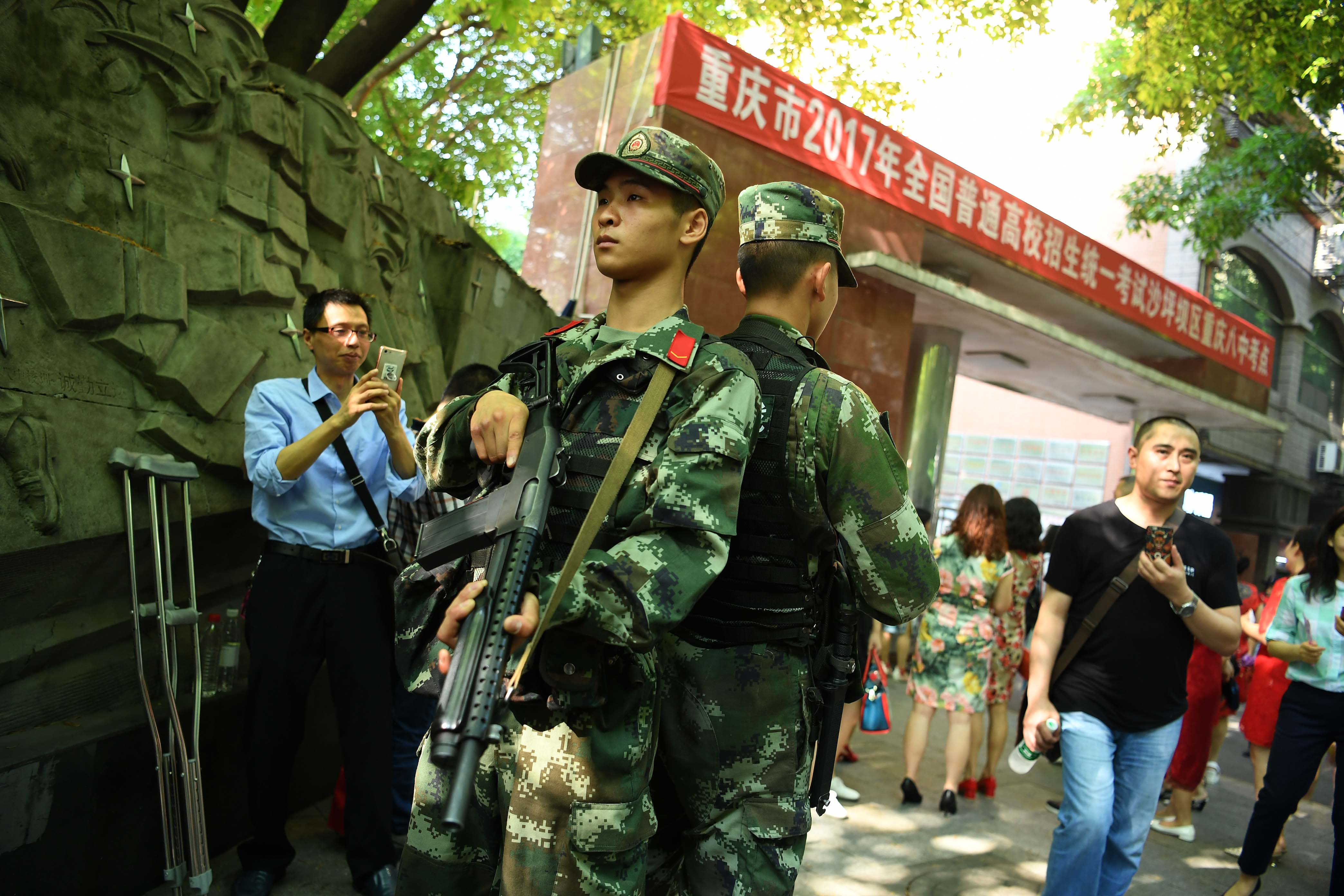 高等教育|高考试卷押运是什么级别？属最高保密级别，武警战士全程护送