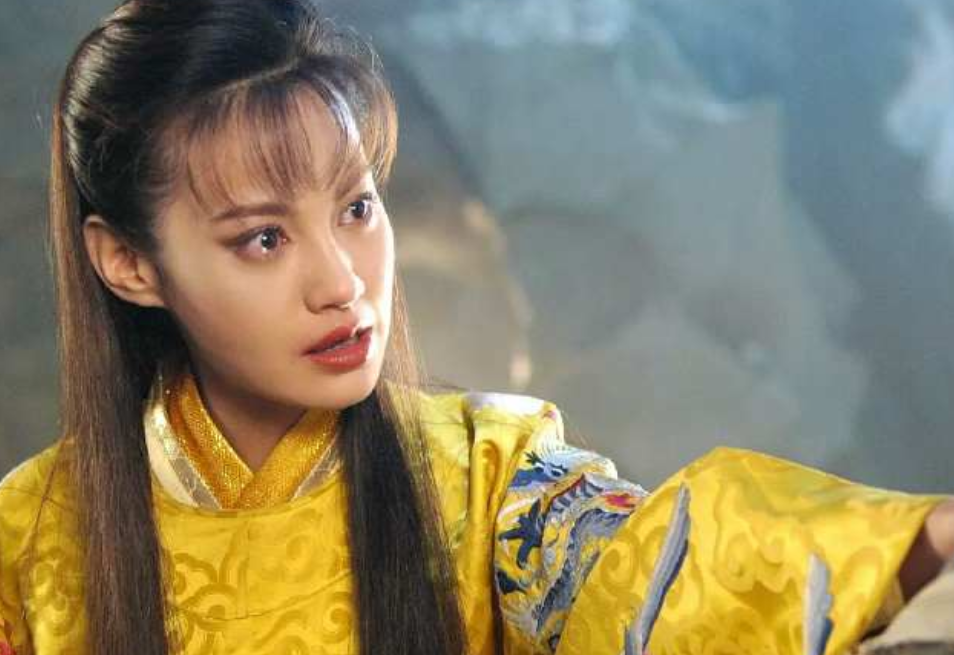 杨雪|40岁江玉燕复出，baby尴尬了，网友：果然还是正版的好看