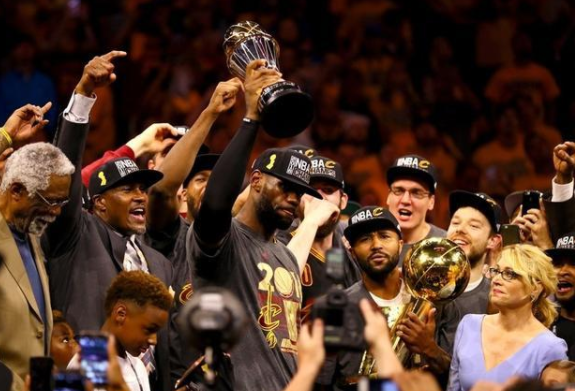 张康阳|NBA：都说最水FMVP是一哥，那么史上最强的五大FMVP都是谁？