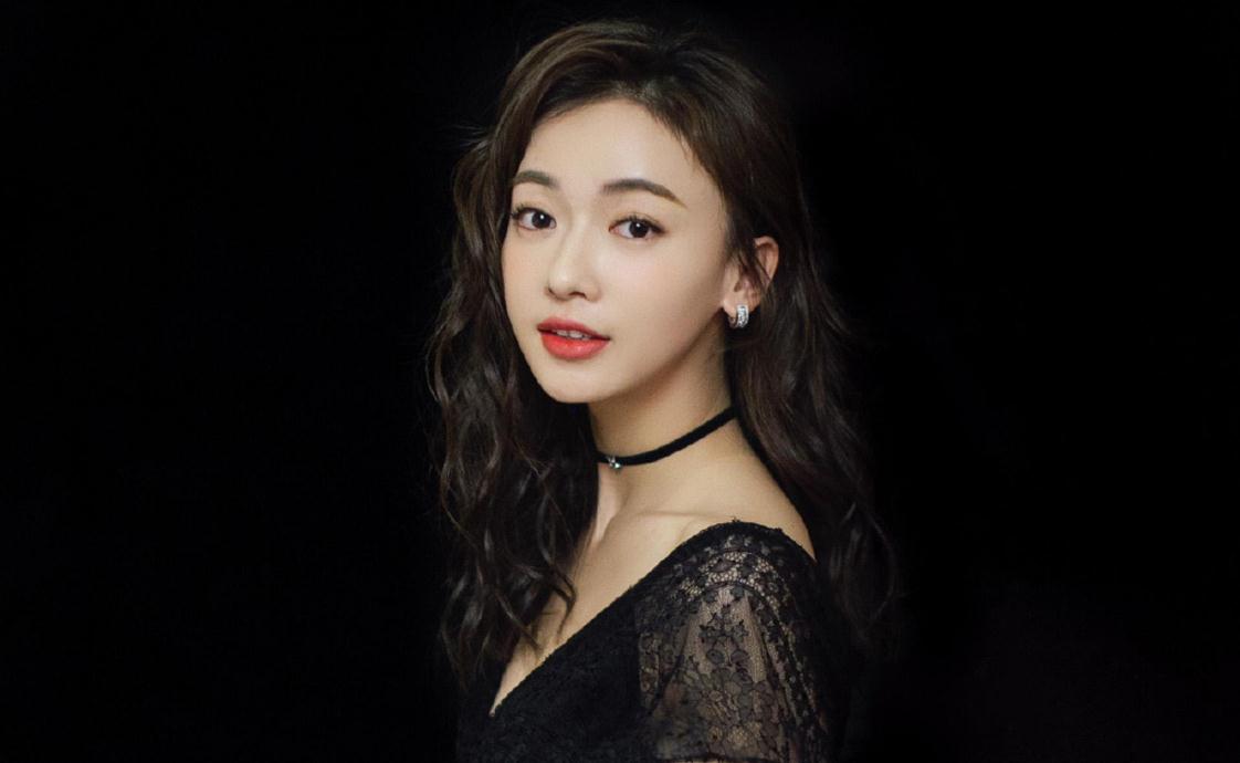 钟丽缇|当演员很容易？吴谨言被蝎子爬后背，钟丽缇被蚂蚁爬满身体