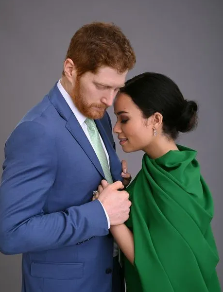 威廉|《哈里和梅根：逃离王宫》上映被喷，哈里满头浓发而威廉还是秃的