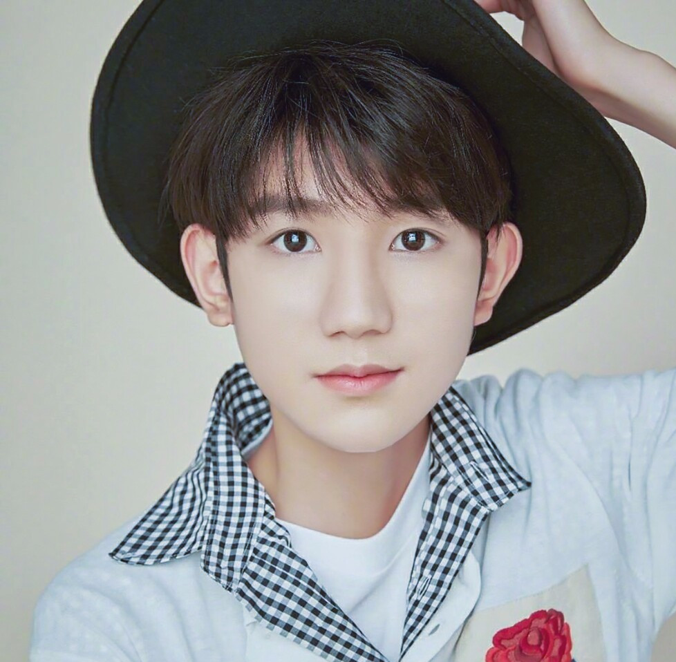 方媛|娱乐新看点——易烊千玺、彭昱畅、王源、周雨彤最新动态